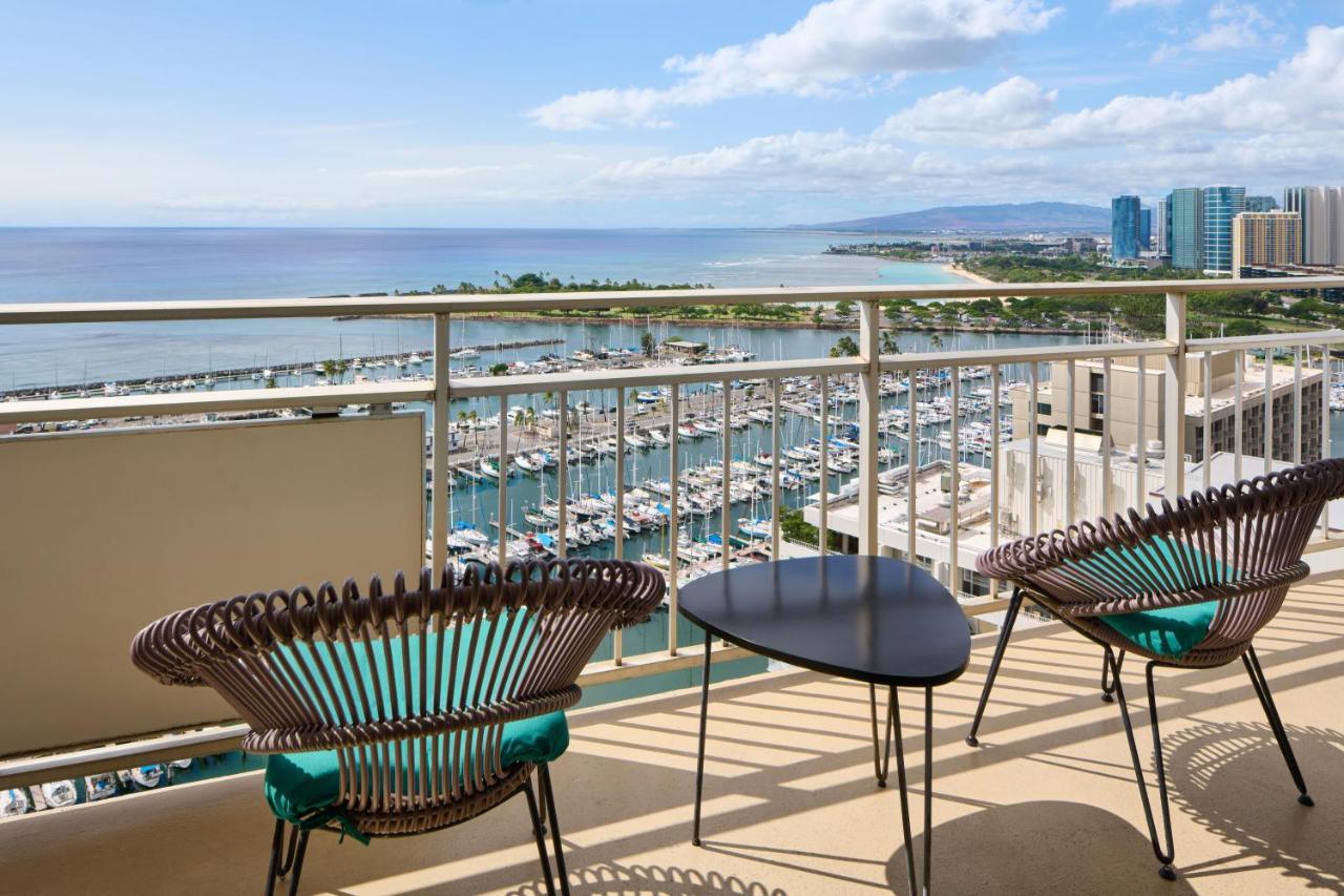 Ilikai Hotel & Luxury Suites Honolulu Exterior photo